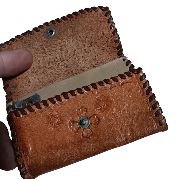 Vtg Brown Leather 1950s Keychain Key Tainer Case Folder Wallet Hippy tooled - Picture 3 of 6